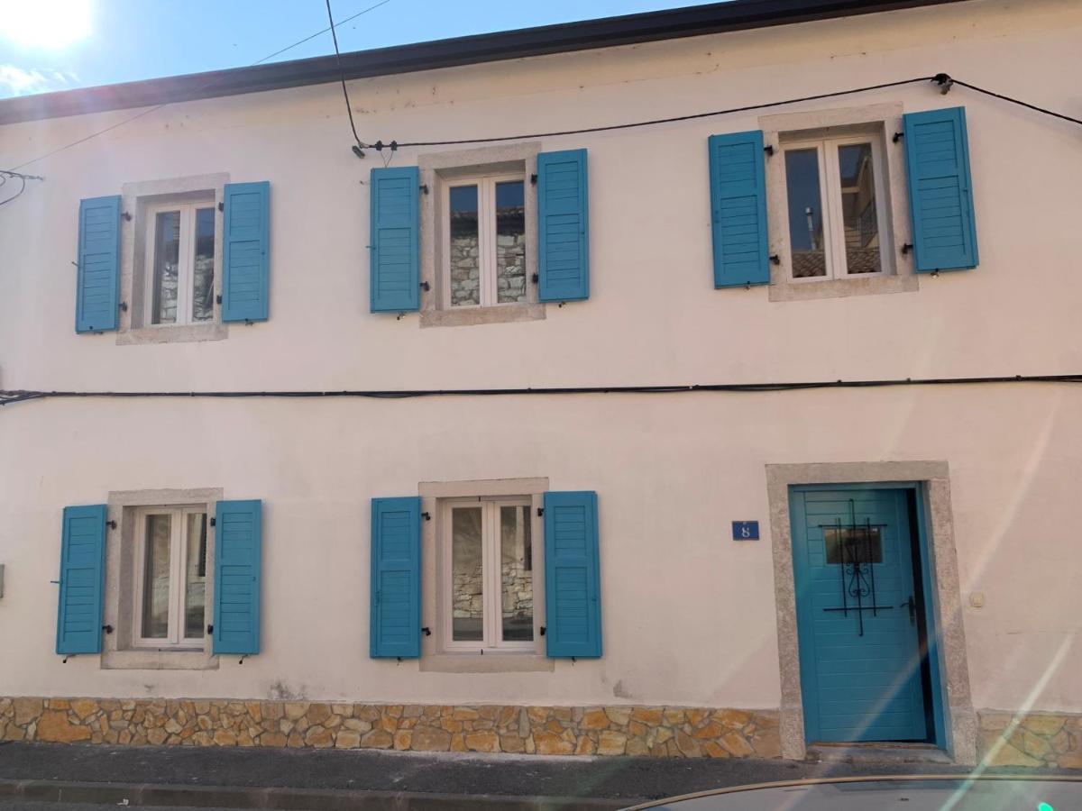 Center House With Apartments Umag Kültér fotó