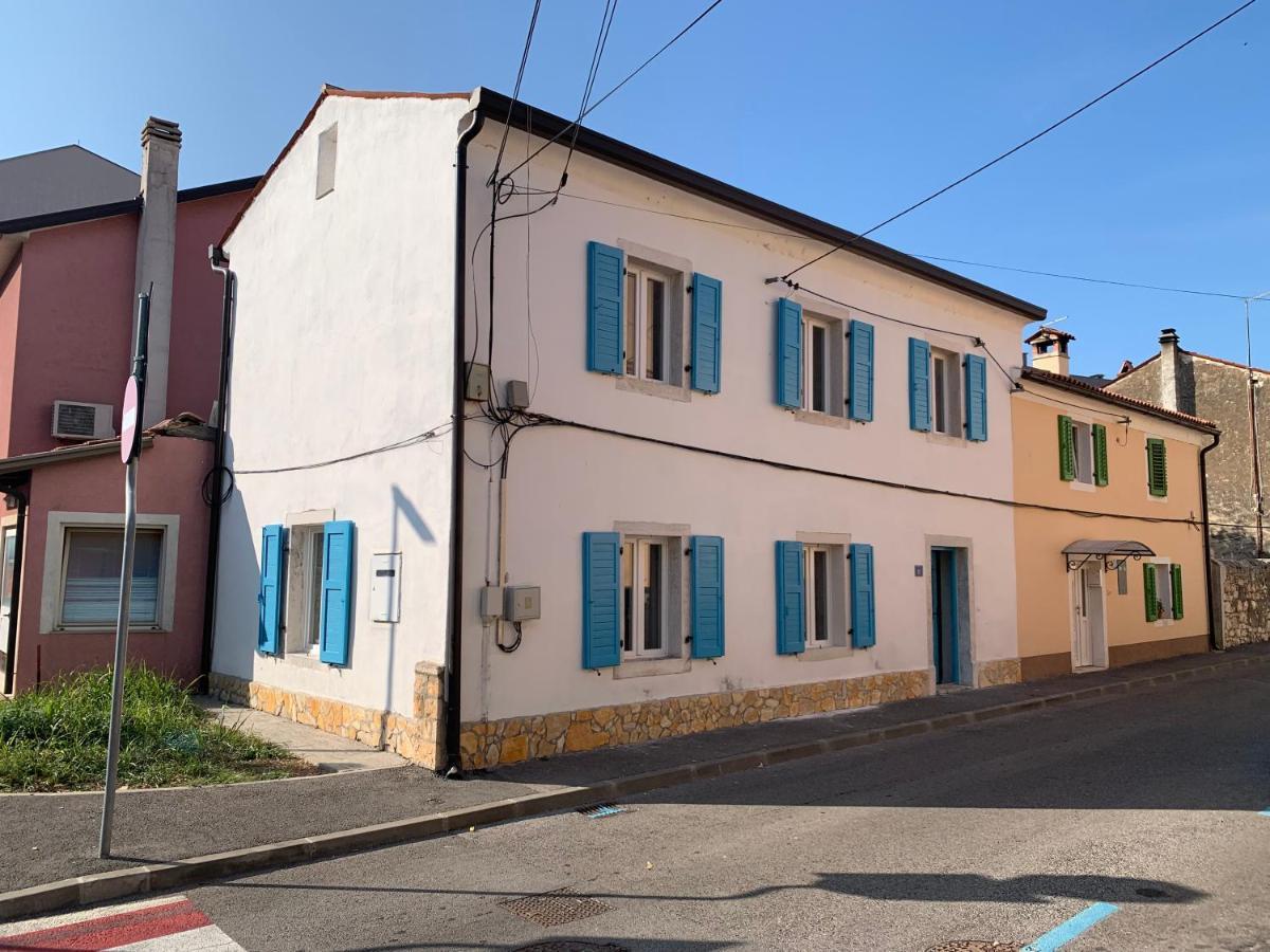 Center House With Apartments Umag Kültér fotó