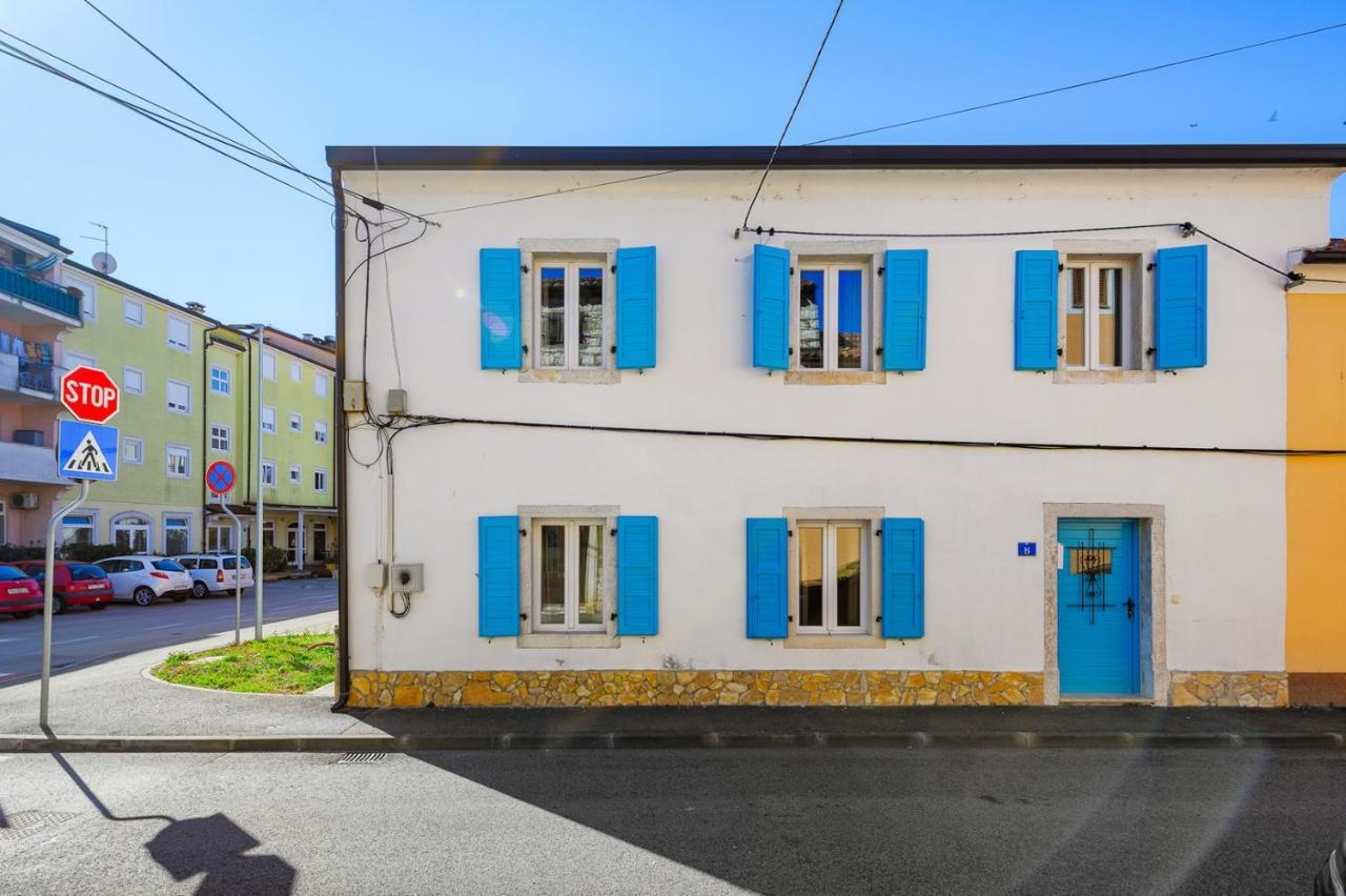 Center House With Apartments Umag Kültér fotó